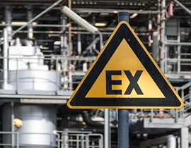 Obra con una señal amarilla que pone EX