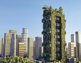 Edificios altos y uno de ellos envuelto en verde y con árboles